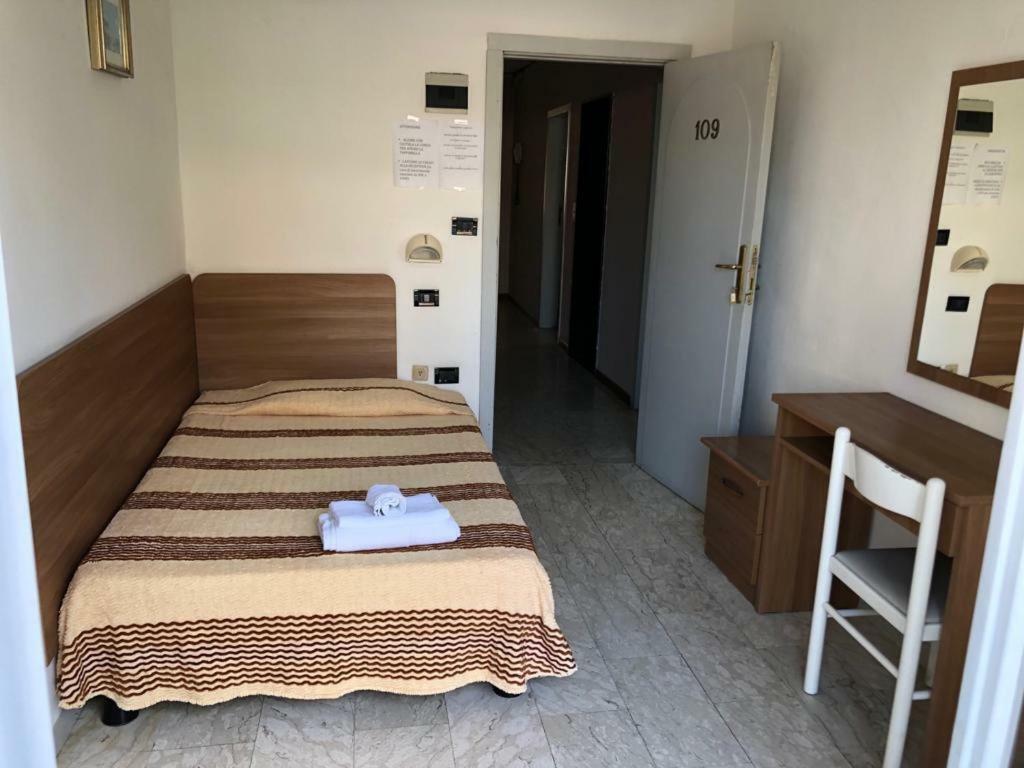Hotel Villa Elisa Rimini Ngoại thất bức ảnh